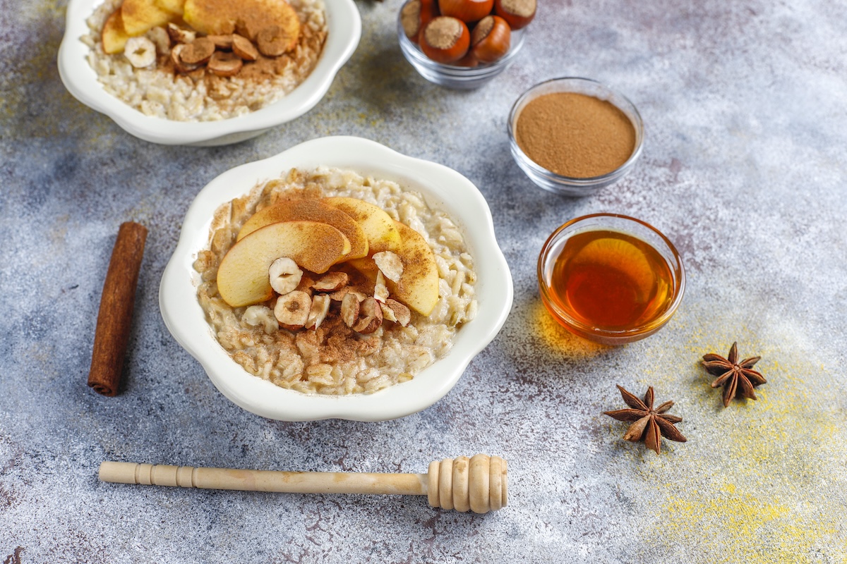 Oatmeal porridge with apples and cinnamon.