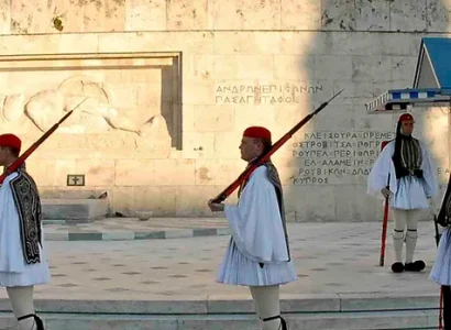 f966b5_b0a0f1e900594812bf382365a229f56f~mv2