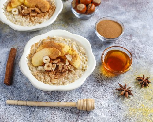 Oatmeal porridge with apples and cinnamon.